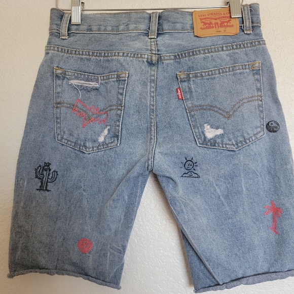 Levis men's 511 size 27 cutoff shorts with graffiti style art - Picture 6 of 9